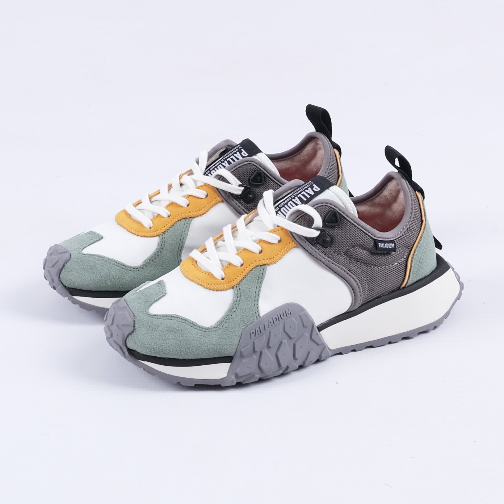 Sneakers troop store