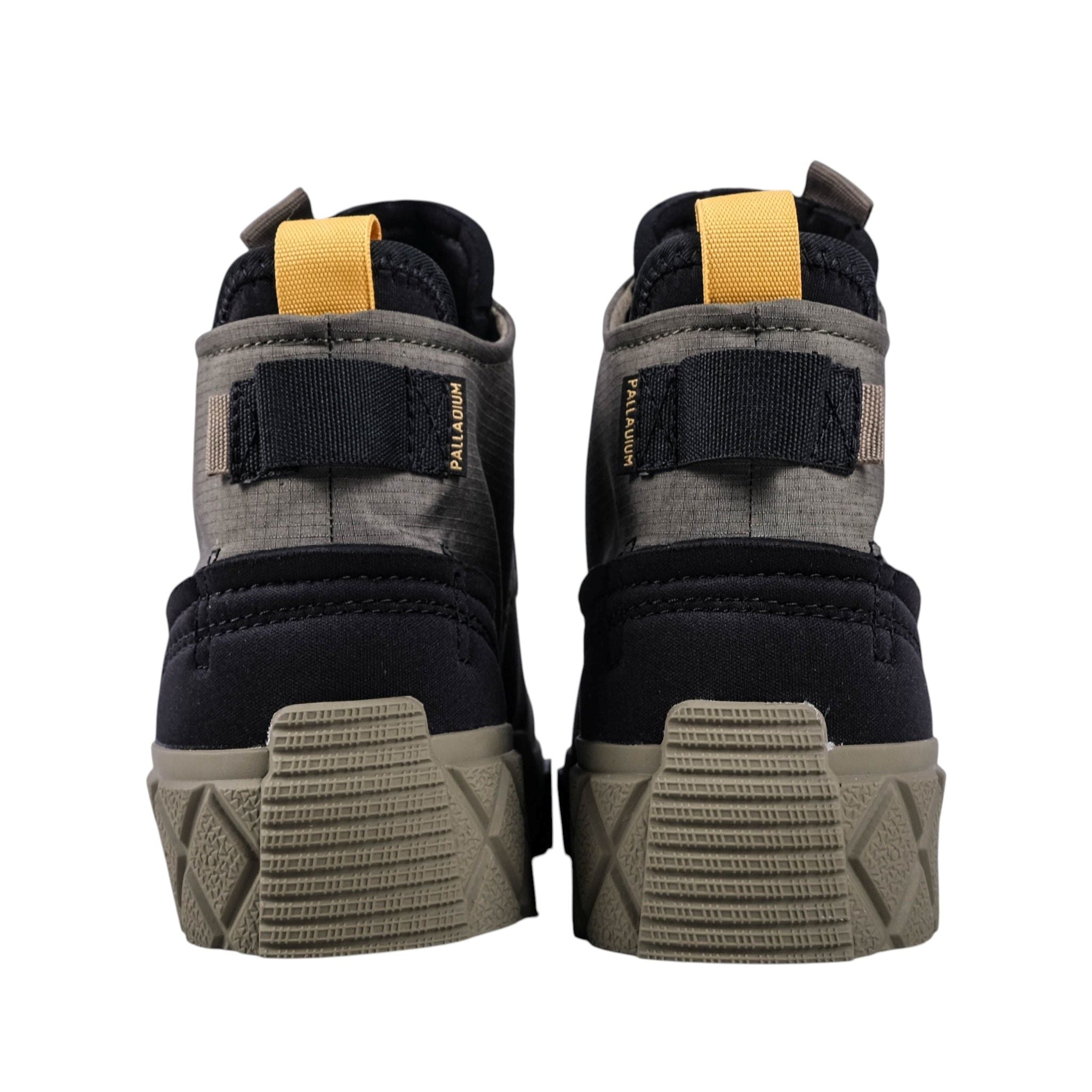 ラテ Ace City Shell Chukka Boots (Olive Night)